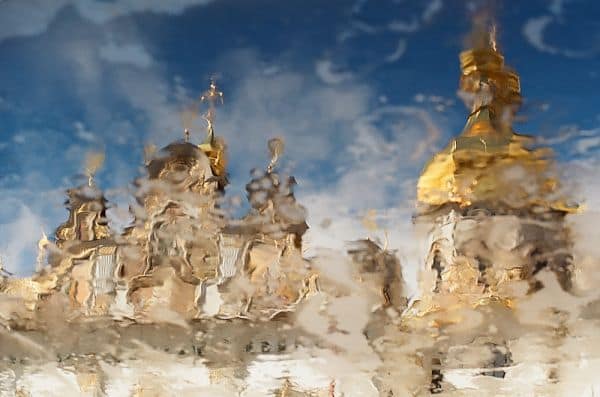 Russian attack leaves dead in Zaporizhzhia and explosions in Kyiv