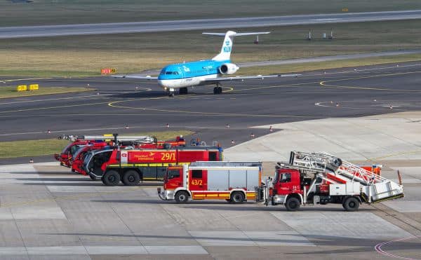 Brand auf Getreidefeld nahe Flughafen BER verursacht Rauchentwicklung