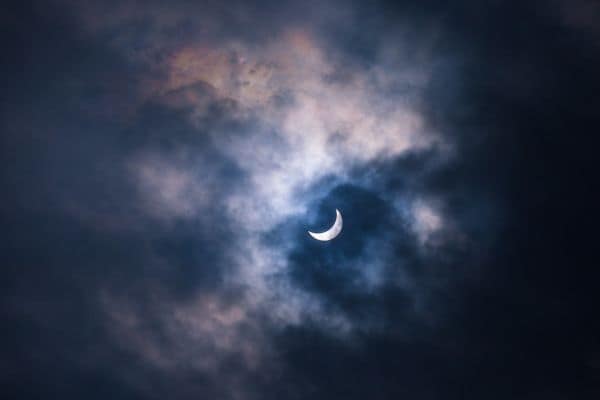 Sonnenfinsternis: Sicherheitstipps und Mangel an Schutzbrillen